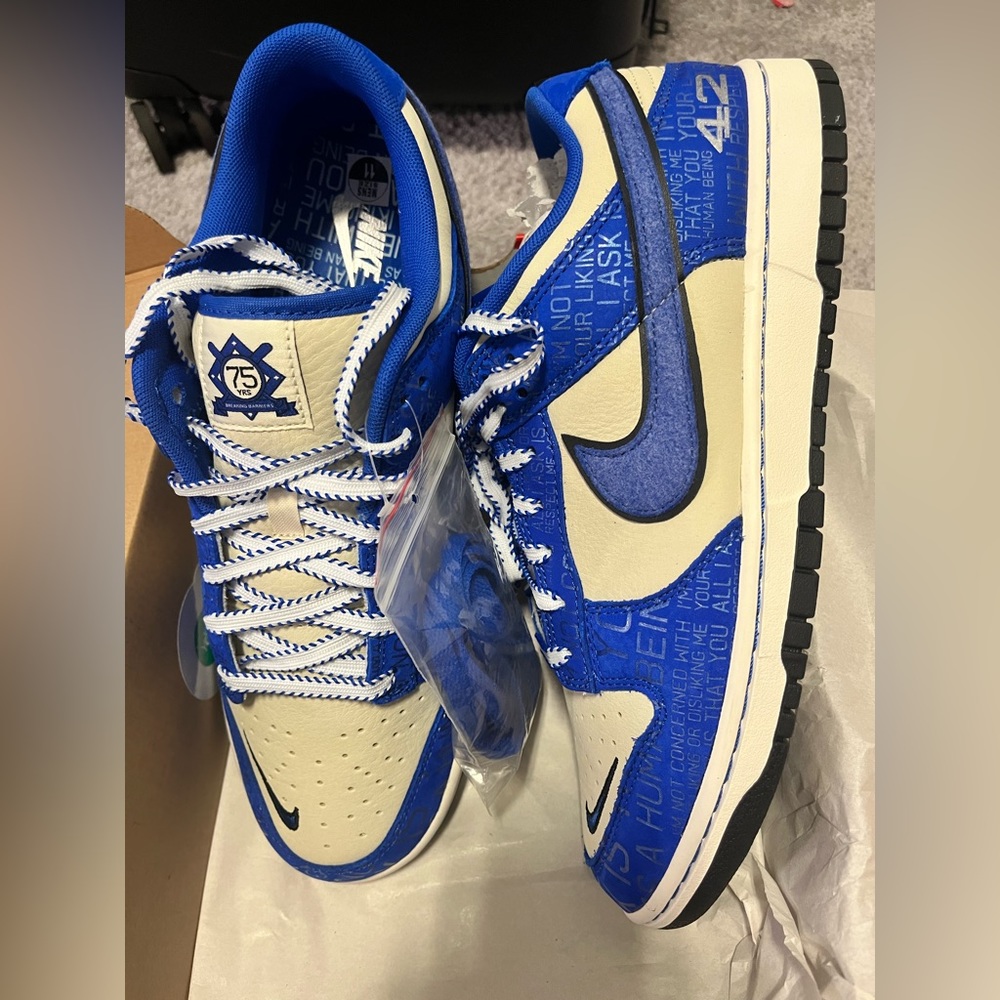 NEVER WORN: Special release Jackie Robinson NIKE low dunks, Mens size 11